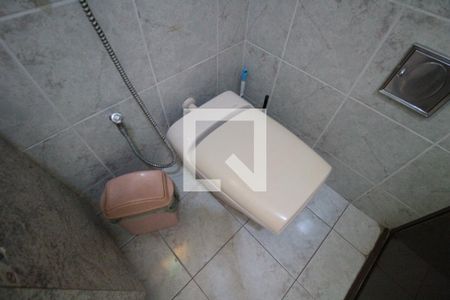 Casa à venda com 240m², 5 quartos e 8 vagasBanheiro Social
