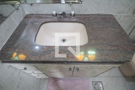 Casa à venda com 240m², 5 quartos e 8 vagasBanheiro Social