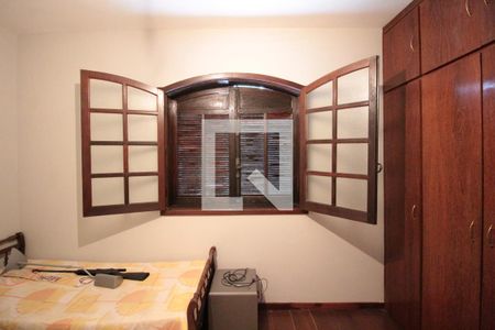 Casa à venda com 240m², 5 quartos e 8 vagasQuarto 2