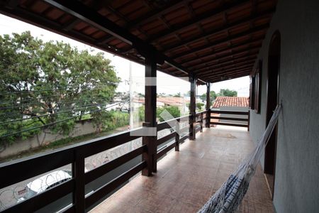 Casa à venda com 240m², 5 quartos e 8 vagasVaranda