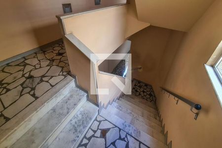 Apartamento à venda com 90m², 2 quartos e 1 vagaEscada