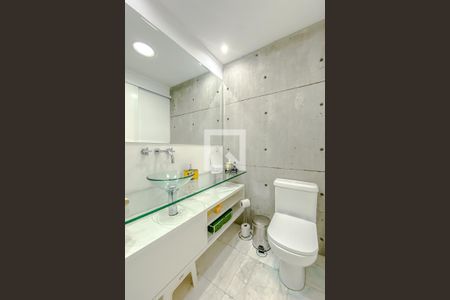 Apartamento à venda com 70m², 2 quartos e 1 vaga Apartamento à venda com 70m², 2 quartos e 1 vagaBanheiro 2