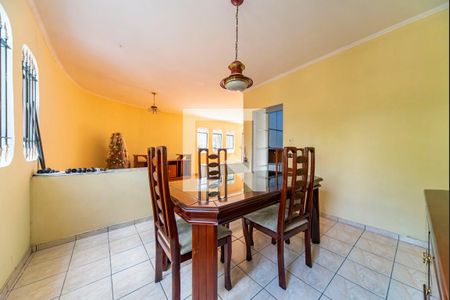 Casa para alugar com 220m², 3 quartos e 2 vagasCopa