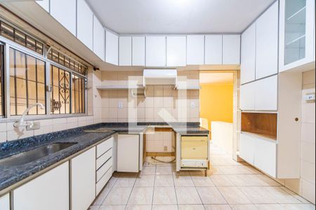Casa para alugar com 220m², 3 quartos e 2 vagasCozinha