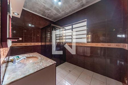 Casa para alugar com 220m², 3 quartos e 2 vagasBanheiro Social