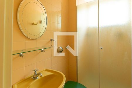 Banheiro de apartamento à venda com 1 quarto, 41m² em Menino Deus, Porto Alegre