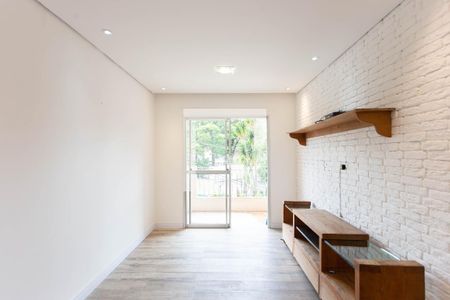 Sala de apartamento para alugar com 2 quartos, 60m² em Vila Firmiano Pinto, São Paulo