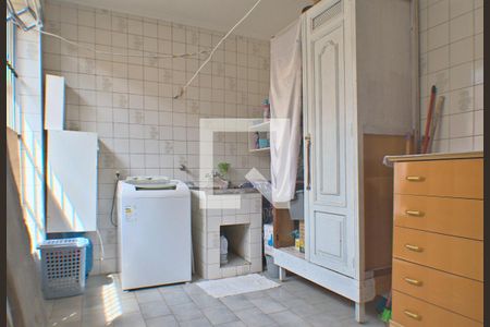 Casa à venda com 260m², 6 quartos e 3 vagas Casa à venda com 260m², 6 quartos e 3 vagasÁrea de Serviço