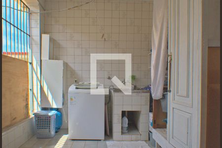 Casa à venda com 260m², 6 quartos e 3 vagas Casa à venda com 260m², 6 quartos e 3 vagasÁrea de Serviço