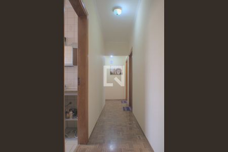 Casa à venda com 260m², 6 quartos e 3 vagas Casa à venda com 260m², 6 quartos e 3 vagasCorredor