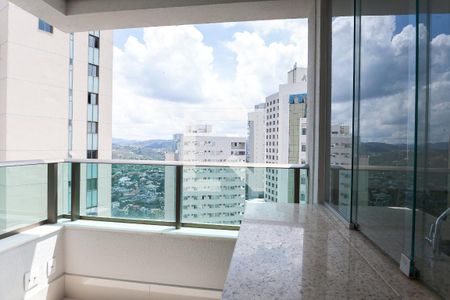 Sacada de apartamento à venda com 1 quarto, 64m² em Vila da Serra, Nova Lima