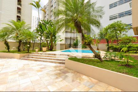 Apartamento à venda com 297m², 3 quartos e 3 vagas Apartamento à venda com 297m², 3 quartos e 3 vagasÁrea comum - Piscina