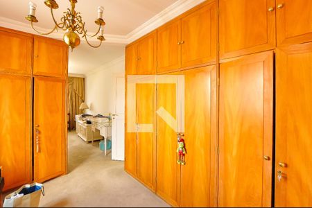 Apartamento à venda com 297m², 3 quartos e 3 vagas Apartamento à venda com 297m², 3 quartos e 3 vagasCloset da suíte 1
