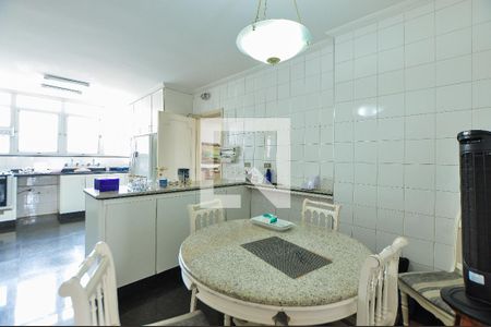 Apartamento à venda com 297m², 3 quartos e 3 vagas Apartamento à venda com 297m², 3 quartos e 3 vagasCozinha