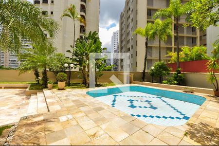 Apartamento à venda com 297m², 3 quartos e 3 vagas Apartamento à venda com 297m², 3 quartos e 3 vagasÁrea comum - Piscina