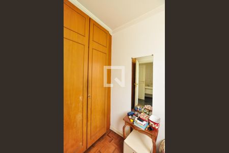 Apartamento à venda com 297m², 3 quartos e 3 vagas Apartamento à venda com 297m², 3 quartos e 3 vagasQuarto de Serviço