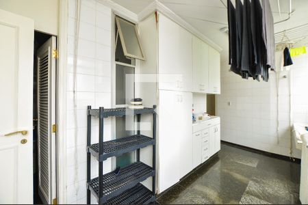Apartamento à venda com 297m², 3 quartos e 3 vagas Apartamento à venda com 297m², 3 quartos e 3 vagasÁrea de Serviço