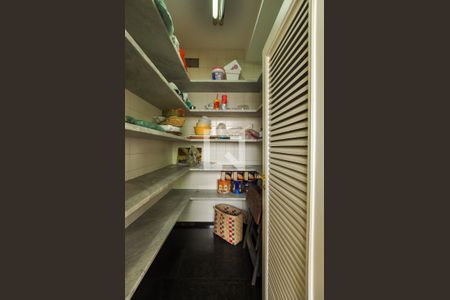 Apartamento à venda com 297m², 3 quartos e 3 vagas Apartamento à venda com 297m², 3 quartos e 3 vagasDespensa