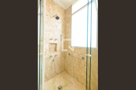Apartamento à venda com 297m², 3 quartos e 3 vagas Apartamento à venda com 297m², 3 quartos e 3 vagasBanheiro da Suíte 1