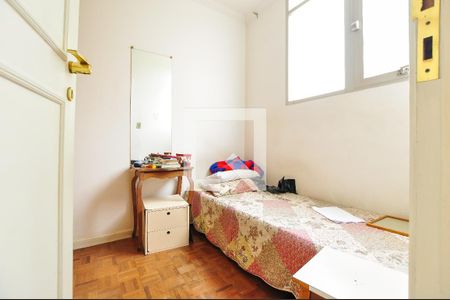 Apartamento à venda com 297m², 3 quartos e 3 vagas Apartamento à venda com 297m², 3 quartos e 3 vagasQuarto de Serviço