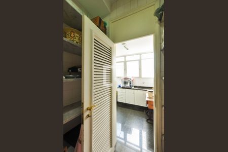 Apartamento à venda com 297m², 3 quartos e 3 vagas Apartamento à venda com 297m², 3 quartos e 3 vagasDespensa