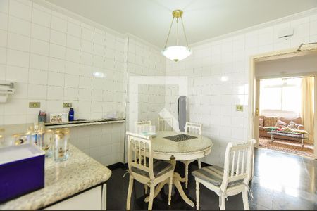 Apartamento à venda com 297m², 3 quartos e 3 vagas Apartamento à venda com 297m², 3 quartos e 3 vagasCozinha