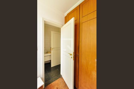 Apartamento à venda com 297m², 3 quartos e 3 vagas Apartamento à venda com 297m², 3 quartos e 3 vagasQuarto de Serviço