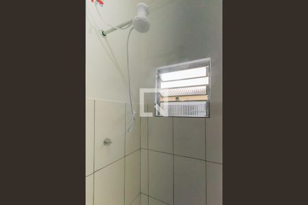 Banheiro de kitnet/studio para alugar com 1 quarto, 28m² em Vila Santa Isabel, Campinas
