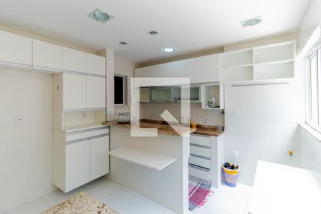 Casa à venda com 264m², 4 quartos e 3 vagas Casa à venda com 264m², 4 quartos e 3 vagasCozinha 2 - segundo andar