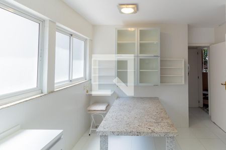 Casa à venda com 264m², 4 quartos e 3 vagas Casa à venda com 264m², 4 quartos e 3 vagasCozinha 2 - segundo andar