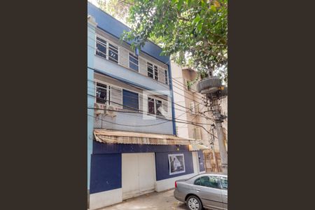 Casa à venda com 264m², 4 quartos e 3 vagas Casa à venda com 264m², 4 quartos e 3 vagasFachada