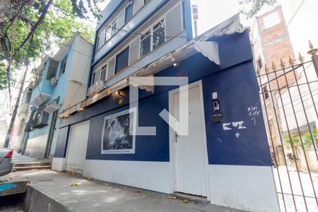 Casa à venda com 264m², 4 quartos e 3 vagas Casa à venda com 264m², 4 quartos e 3 vagasFachada