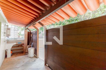 Casa à venda com 264m², 4 quartos e 3 vagas Casa à venda com 264m², 4 quartos e 3 vagasÁrea de Serviço - quarto andar