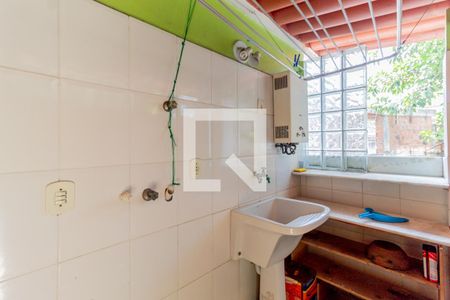 Casa à venda com 264m², 4 quartos e 3 vagas Casa à venda com 264m², 4 quartos e 3 vagasÁrea de Serviço - quarto andar