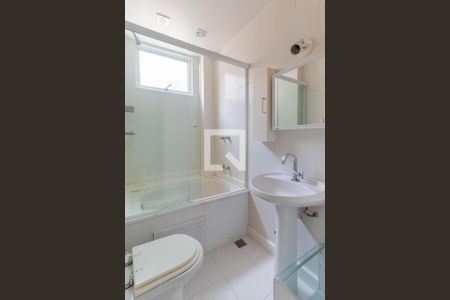 Casa à venda com 264m², 4 quartos e 3 vagas Casa à venda com 264m², 4 quartos e 3 vagasBanheiro da Suíte