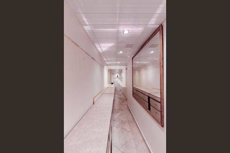 Casa à venda com 264m², 4 quartos e 3 vagas Casa à venda com 264m², 4 quartos e 3 vagasCorredor - primeiro andar