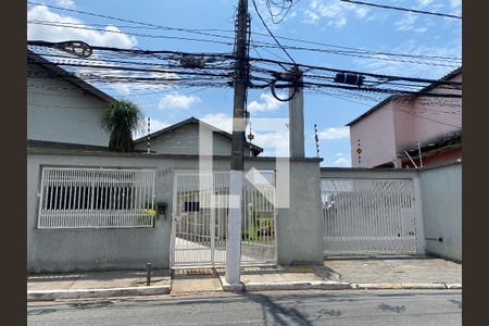Casa de condomínio à venda com 80m², 2 quartos e 2 vagas Casa de condomínio à venda com 80m², 2 quartos e 2 vagasFachada