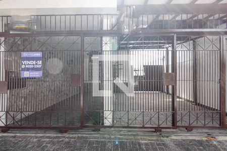 Casa para alugar com 200m², 3 quartos e 5 vagasFachada