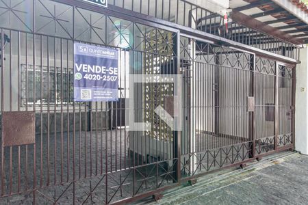 Casa para alugar com 200m², 3 quartos e 5 vagasFachada