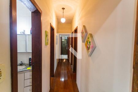 Corredor de casa à venda com 3 quartos, 150m² em Ana Lúcia, Belo Horizonte