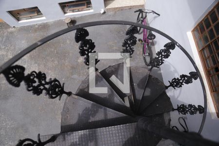 Casa à venda com 120m², 3 quartos e 3 vagasEscada