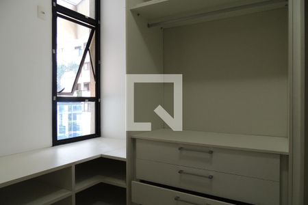 Apartamento para alugar com 80m², 3 quartos e 1 vagaCloset