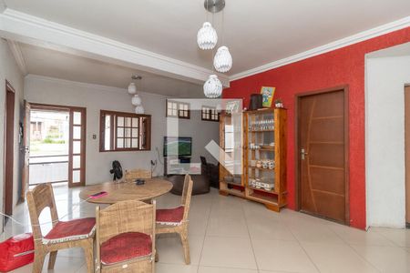 Sala de casa à venda com 4 quartos, 150m² em Vila Jardim, Porto Alegre