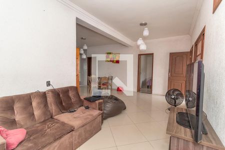 Sala de casa à venda com 4 quartos, 150m² em Vila Jardim, Porto Alegre