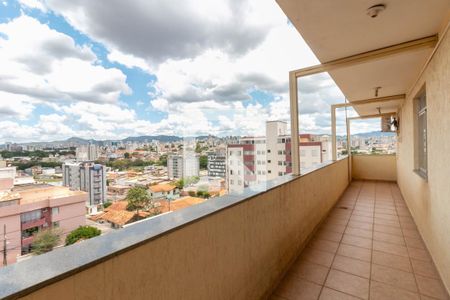 Apartamento para alugar com 320m², 5 quartos e 2 vagasVaranda