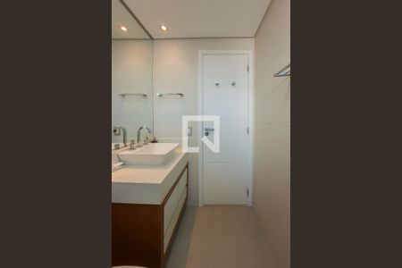 Apartamento para alugar com 107m², 2 quartos e 2 vagas Apartamento para alugar com 107m², 2 quartos e 2 vagasBanheiro da Suíte