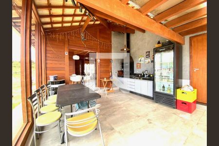 Casa de condomínio à venda com 263m², 4 quartos e 6 vagas