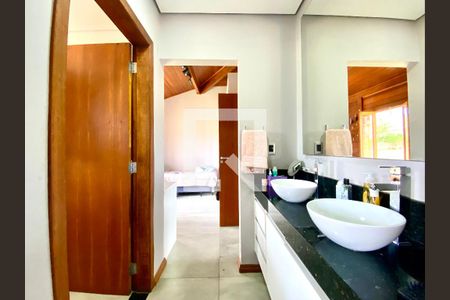 Casa de condomínio à venda com 263m², 4 quartos e 6 vagas