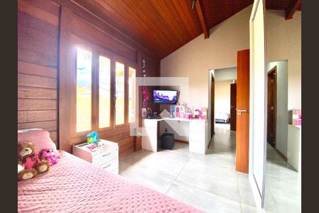 Casa de condomínio à venda com 263m², 4 quartos e 6 vagas