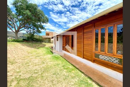 Casa de condomínio à venda com 263m², 4 quartos e 6 vagas